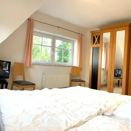 Apartment Duenenhaus In Toplage, 4 Fussminuten Zum Suedstrand Mit Blick Ueber Huegellandschaft Zur Ostsee, Schwimmbadnutzung Inklusive Goehren (Ruegen)